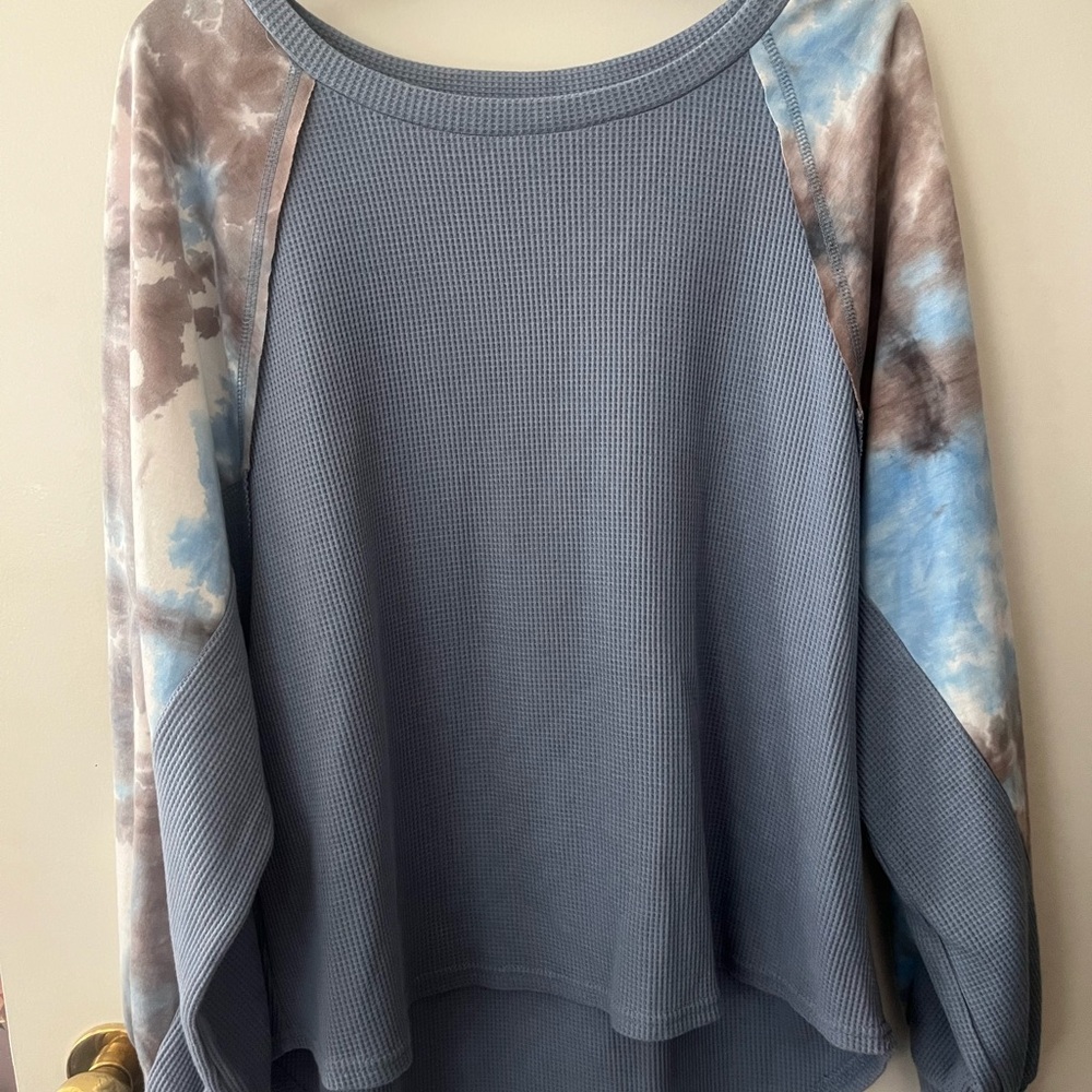 Umgee Blue Waffle Knit Raglan Top with Blue and Brown Tie-Dye Sleeves
